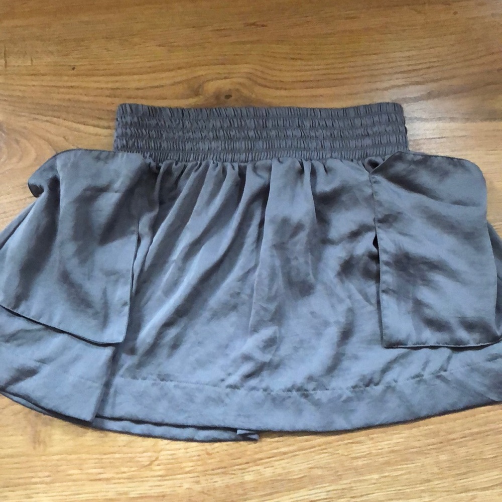 Flirty gray skirt